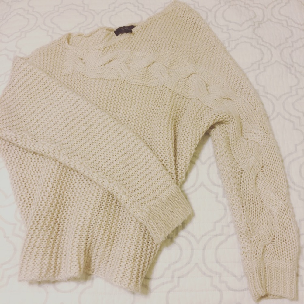▪️Jessica Simpson: Off-white Sweater